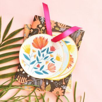 Looking for a quick and easy way to top up your Mother's Day gifts and flowers this year? Try downloading these free floral gift tags. Mom will love them!