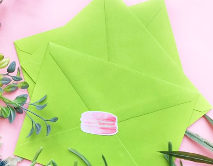 DIY Stickers tutorial! I will show you how to make macaron stickers with a free download. They are perfect for packaging your gifts, envelope and planners!