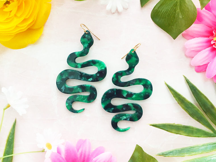 DIY Jewelry - Snake Statement Earrings on Maritza Lisa - Learn how to make these super easy boho DIY Earrings with no tools!